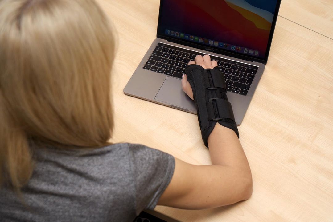 Wrist Brace for Computer Work Preventing Pain and Injury Zofore Sport